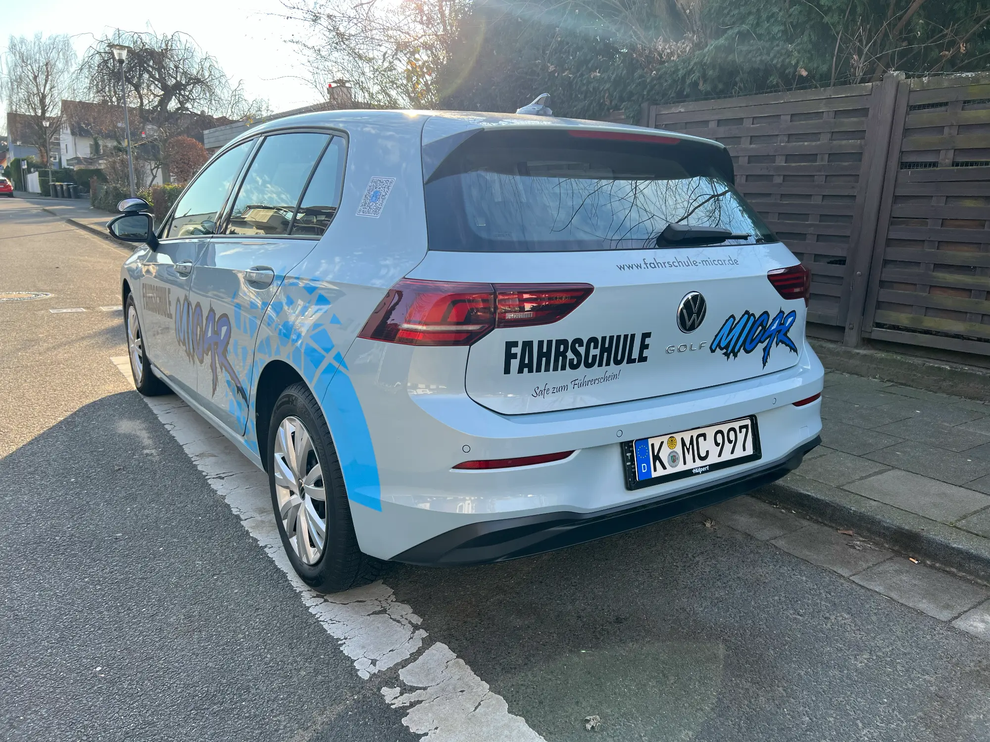 VW Golf der Fahrschule MiCar in Köln – Heckansicht