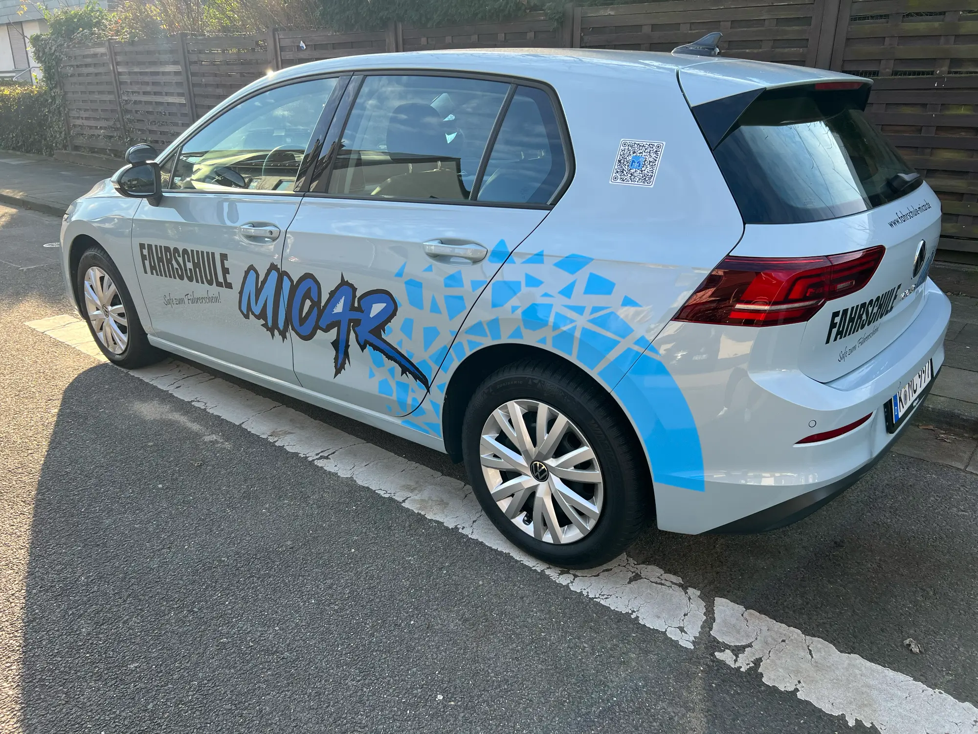 VW Golf der Fahrschule MiCar in Köln – Seitenansicht